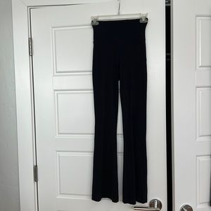 Lululemon groove pant size 2 black (perfect condition)
